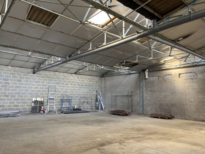 À VENDRE BÂTIMENT D’ACTIVITÉ RÉHABILITÉ