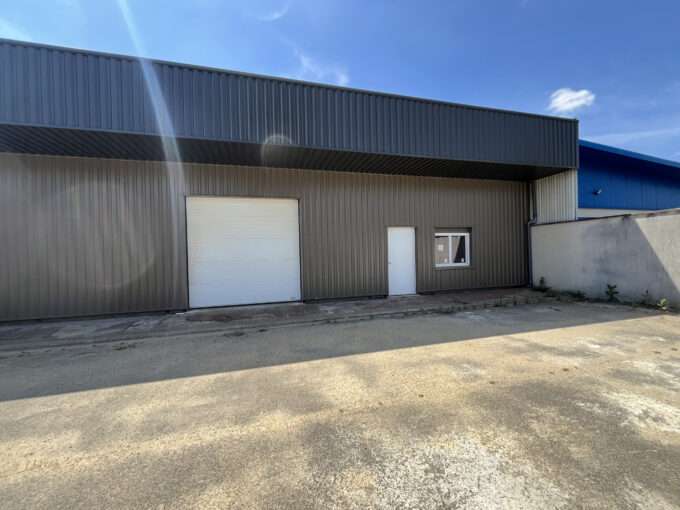 À VENDRE BÂTIMENT D’ACTIVITÉ RÉHABILITÉ