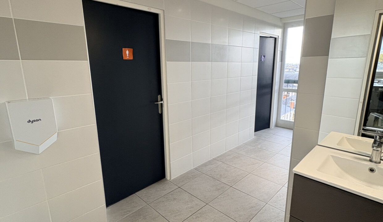 photo_69e998db26dc6eae1510942d3b1f9129