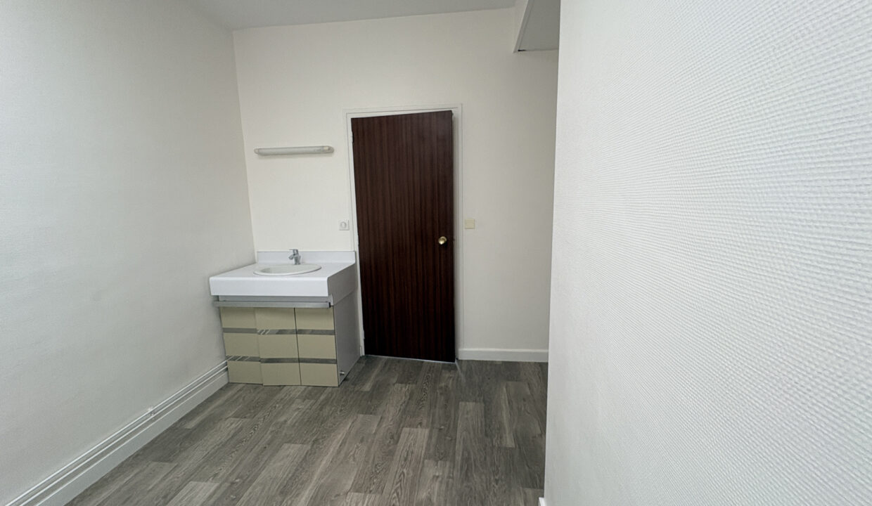 photo_55268aaff179bac3e592cafe28f72fe0